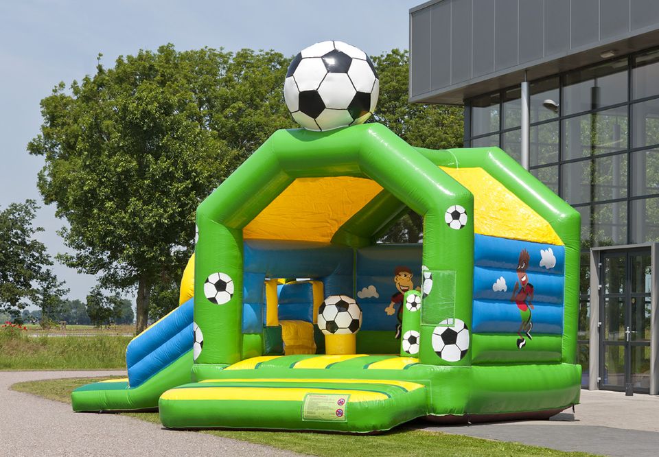 Hüpfburg Multifun XXL Fußball mit Rutsche ab 100€ in Langwedel