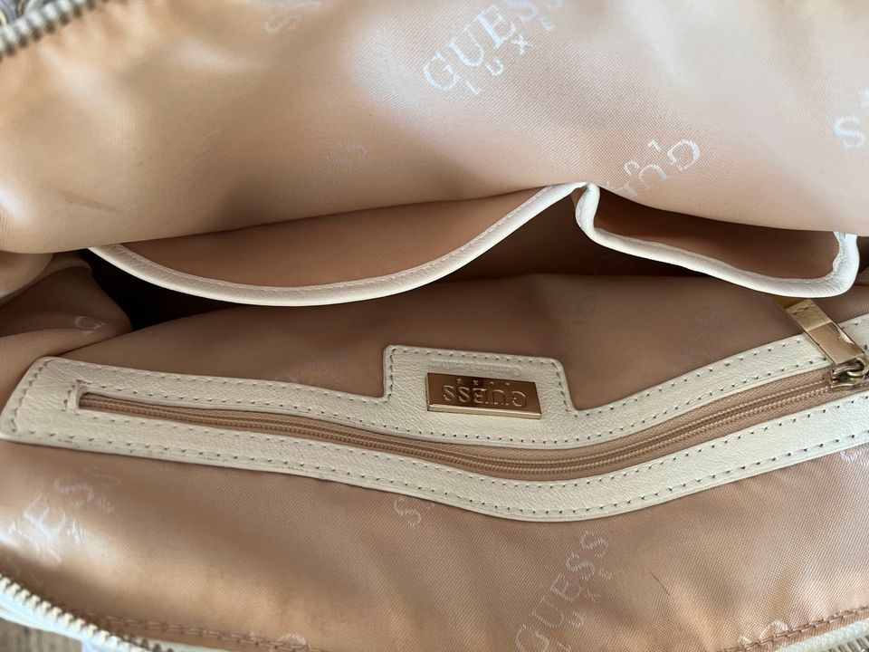 Guess Luxe Echt Leder Handtasche weiß Gold mittelgroß gebraucht in Berlin