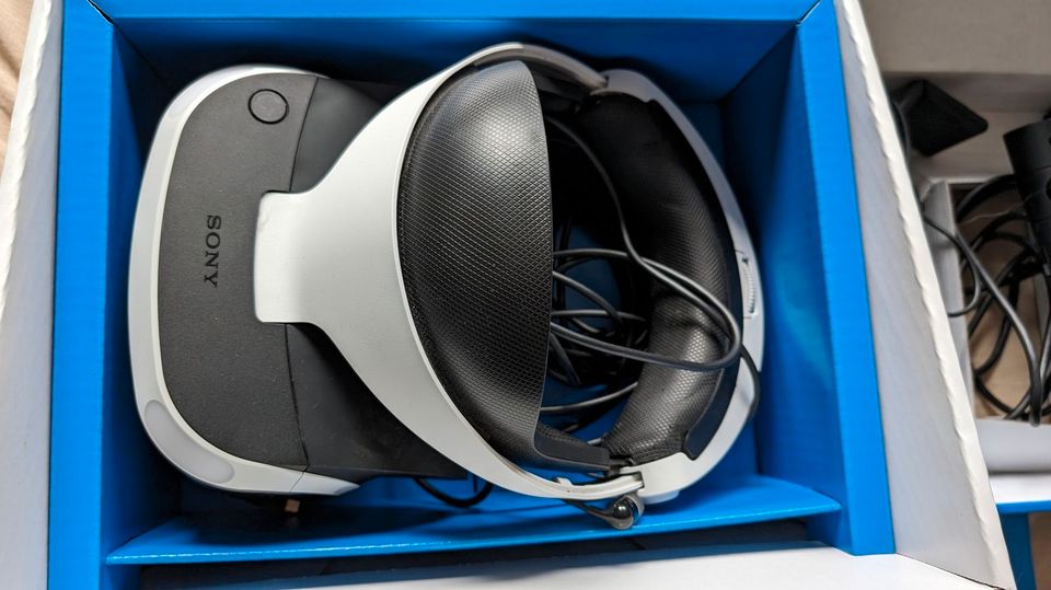 Playstation 4 Virtual-Reality-Headset CUH-ZVR2 (neue Version 2) in Mülheim-Kärlich