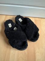 UGG Fuzz Sugar Cross Slide Gr. 41 Niedersachsen - Emmendorf Vorschau