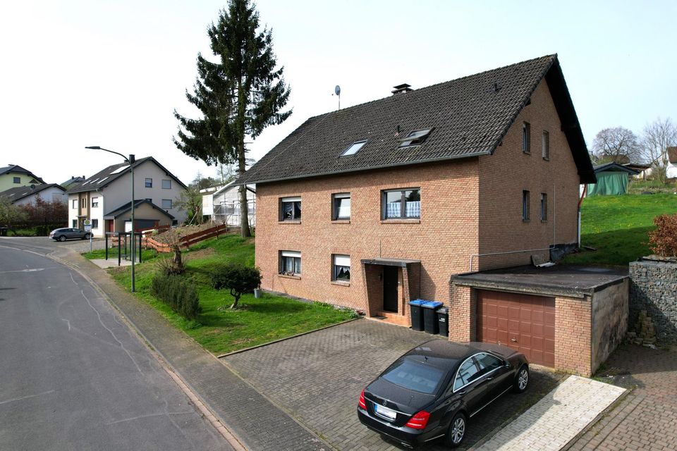 Ruhig gelegenes freistehendes 3-Familienhaus mit Balkon, Terrasse und Garage in Kerschenbach in Kerschenbach