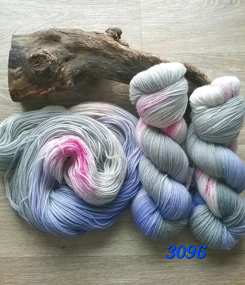 Handgefärbte Sockenwolle ❤️ Lieblingswolle 4fädig 19,5mic 3096 in Mötzingen