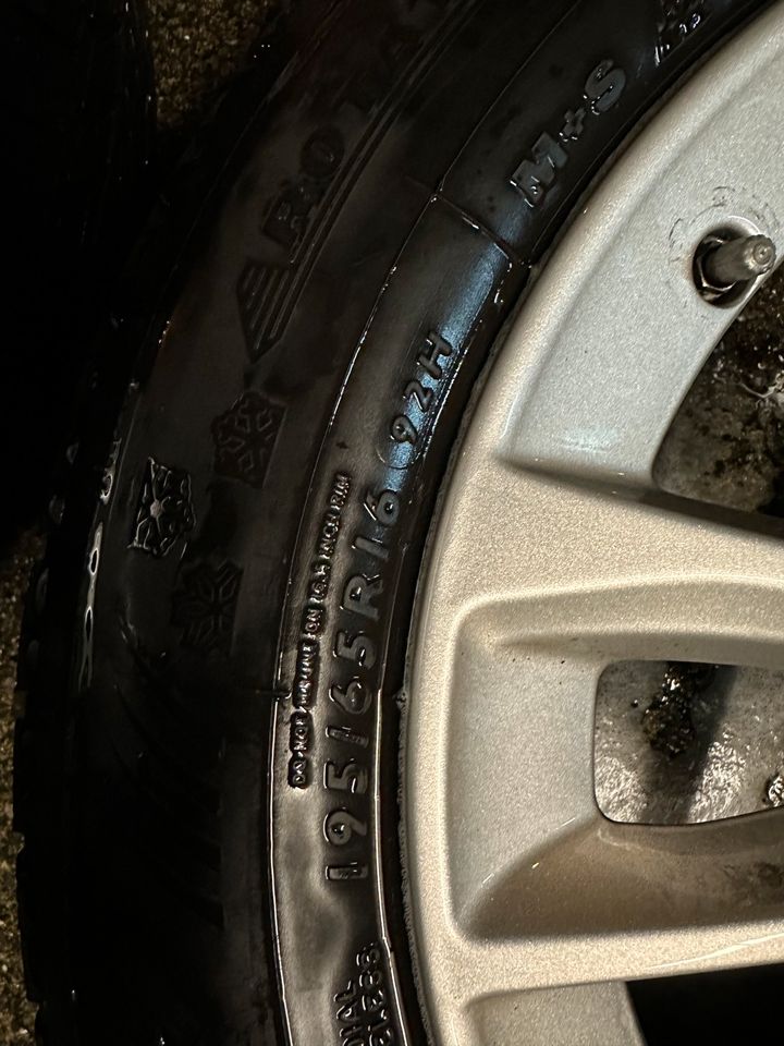 4 Winterreifen 195/65R16 92H Winter Sport 4D Dunlop BMW Alufelgen in Hagen