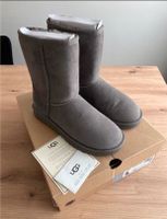 UGG Classic Short grau Gr. 38 NEU mit Verpackung Hessen - Neu-Isenburg Vorschau