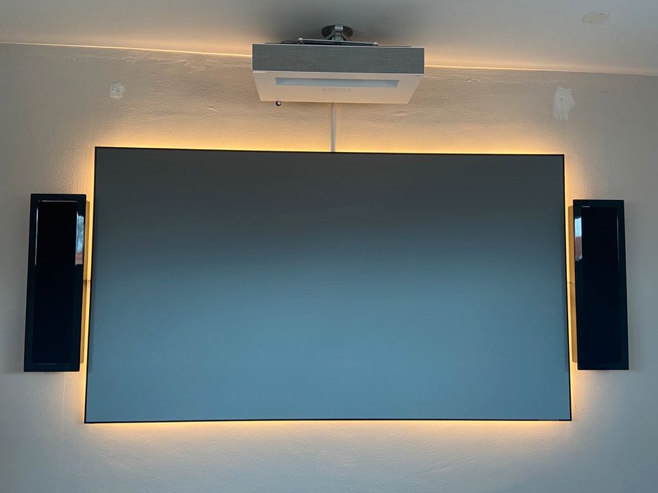 LG Vivo UST Projektor + Rahmenleinwand – Top Zustand in Potsdam