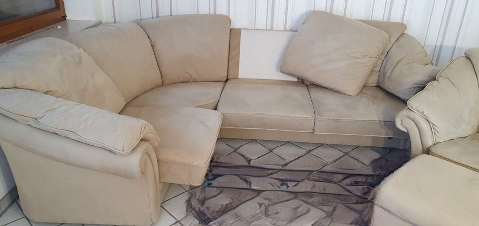 Couchgarnitur mit Sessel und Hocker in Ampfing