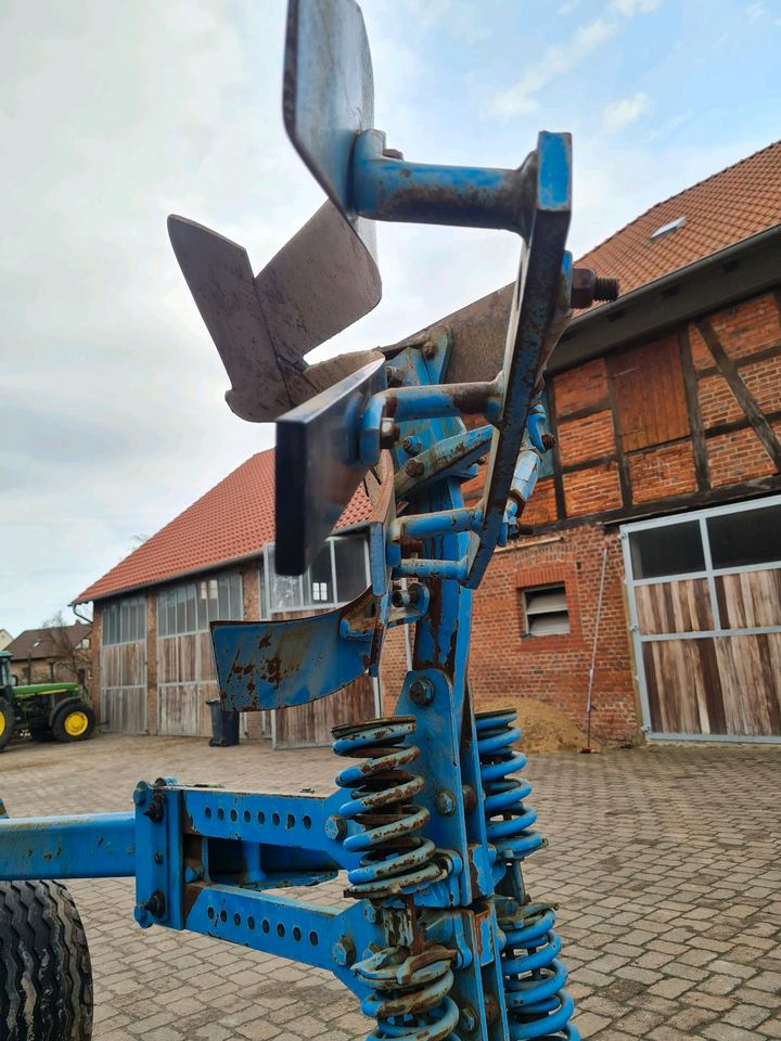 Lemken Pflug 5 Schar Steinsicherung Europal 7x Streifenkörper in Harsum