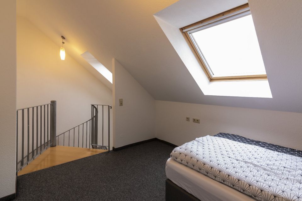 2 Zimmer-Maisonette-DG-Wohnung - voll möbliert! in Filderstadt