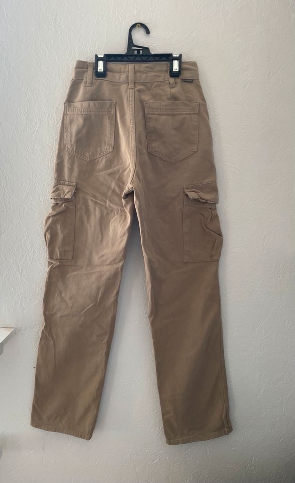 beige Cargohose Pull & Bear Größe XXS / 32 in Neuenrade