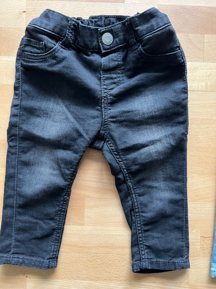 Zwei H&M Jeans Blau + schwarz Hosen in Dinslaken