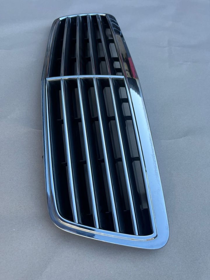 Mercedes-Benz W208 CLK Kühlergrill 2088800085 in Hanau