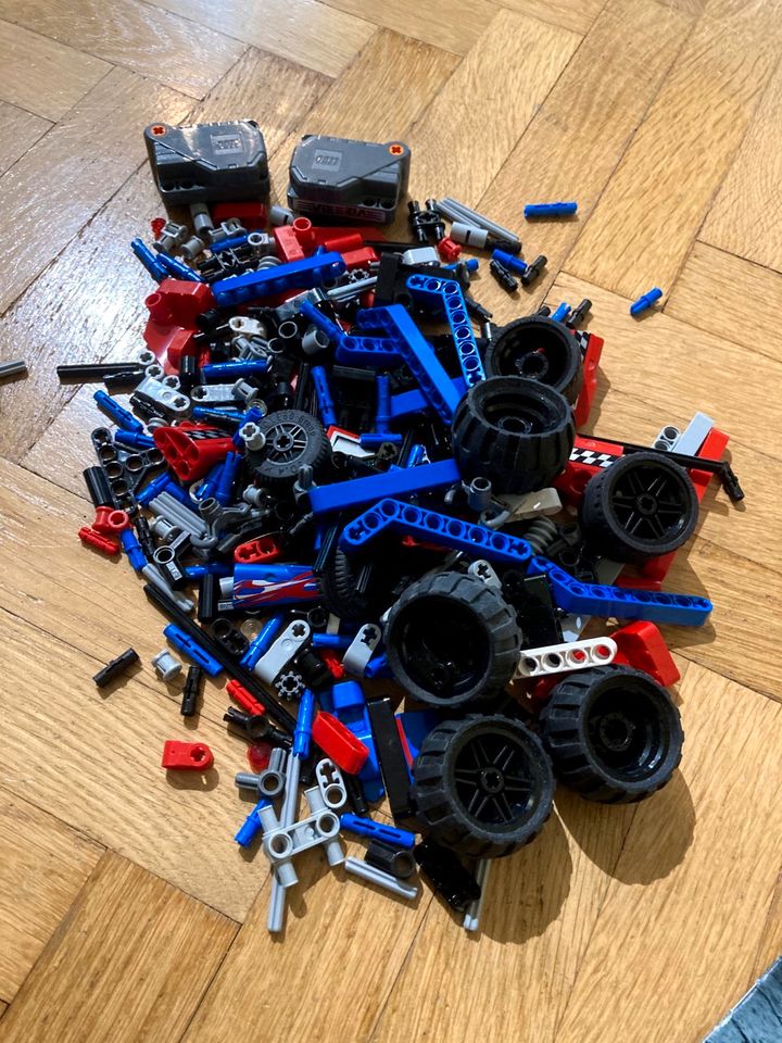 Lego Technic 42004, 42010, 42012 - Bagger, Race-Buggy, Rennwagen in Leipzig