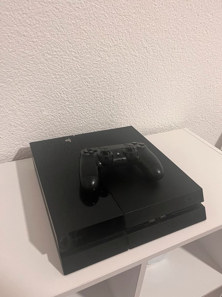 Ps4 Konsole Mit Controller In Top Form in Oppenheim