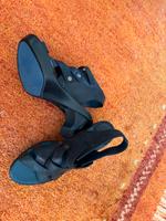 think damen leder sandale größe 38 in schwarz Neu Sandalen Nordrhein-Westfalen - Mönchengladbach Vorschau