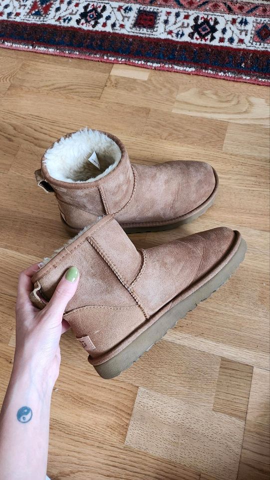 UGG Boots Mini chestnut in Berlin