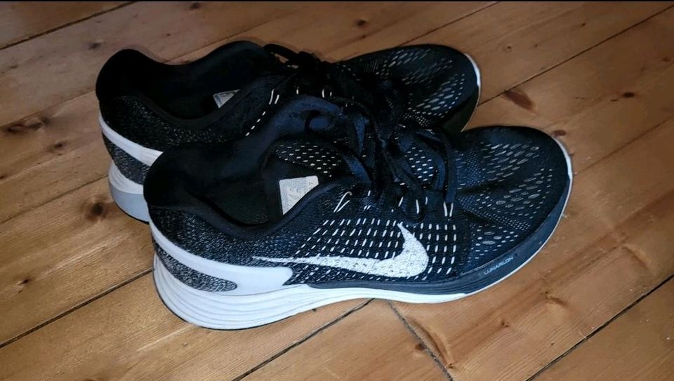 Nike Lunar Glide 7 Sneakers schwarz weiß Gr. 38 in Wahnwegen