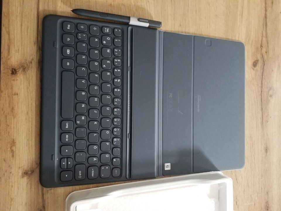 Samsung Hülle mit Tastatur und ein S pen in Bad Neuenahr-Ahrweiler
