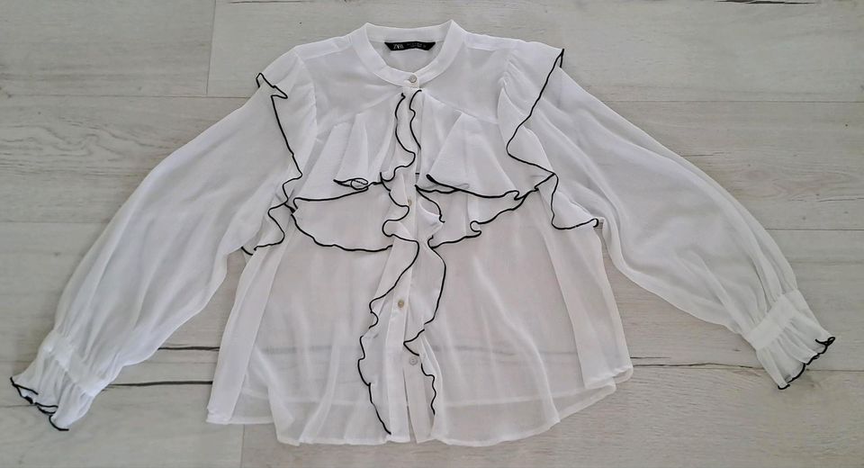 ZARA Bluse mit Volants und Kontrast-S in Zwickau