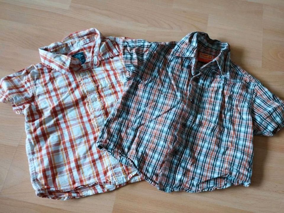 2 Kurzarm Hemden Größe 74 in Schwabhausen