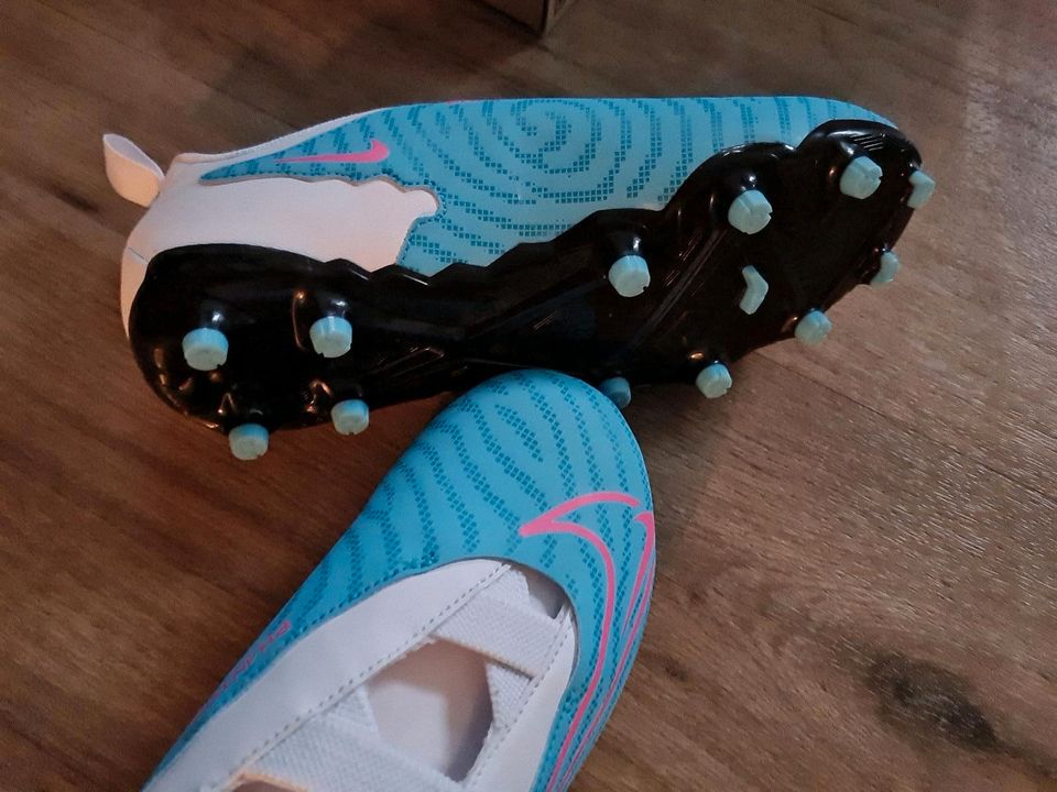Kinderschuhe fußballschuhe stollen neu gr 35.5 Marke Nike in Naunhof