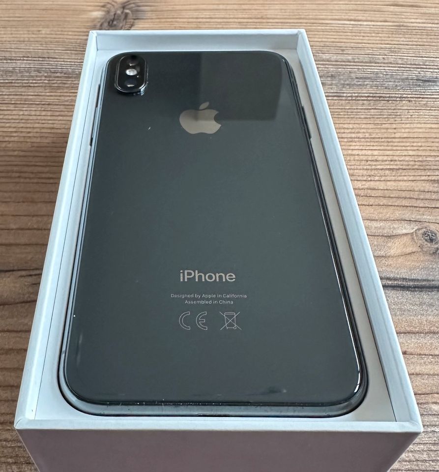 iPhone X 64 GB in schwarz neuwertig inkl. 88% Akku Leistung in Karlsruhe