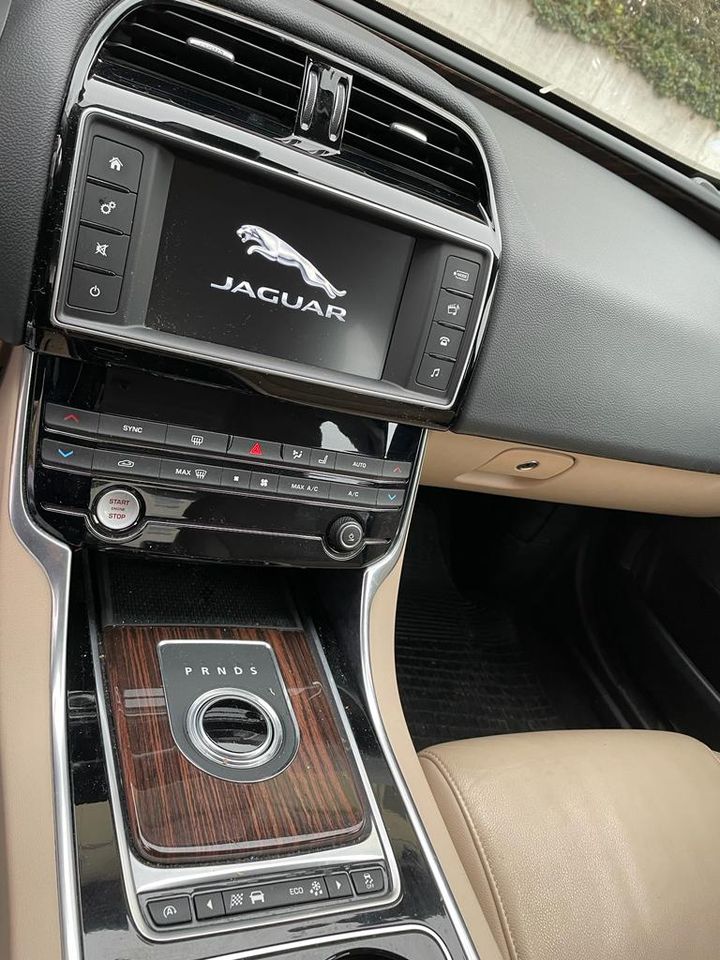 Jaguar XE BJ: 06/2015 125 000 km in Plochingen