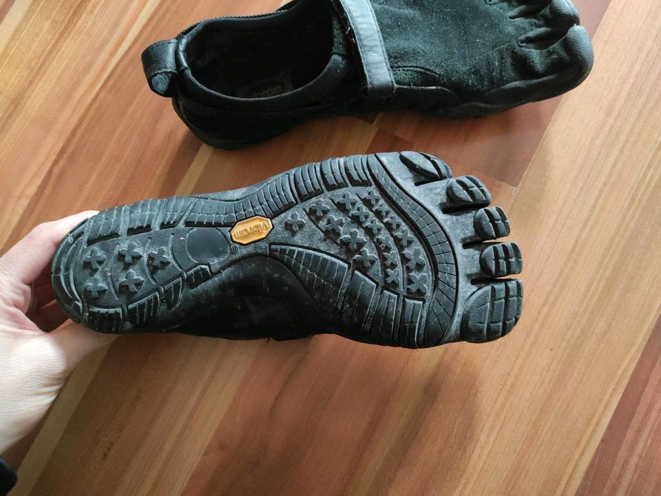 Vibram FiveFingers KSO Trek Women Leder 38 schwarz kaum getragen in Hausham