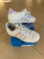 ADIDAS Superstar Sneaker - 38 2/3 UK 5 US 7 - weiß holographic Bayern - Vaterstetten Vorschau