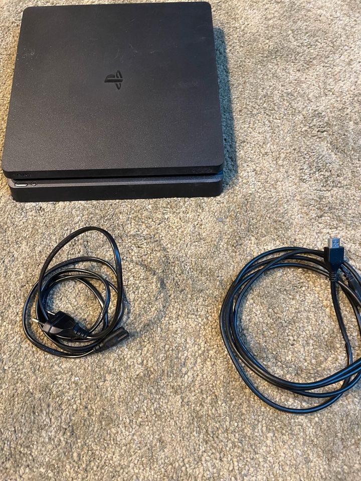 Ps4 mit 2 Controllern, 2TB Externer Speicher und 12 spiele in Meerbusch