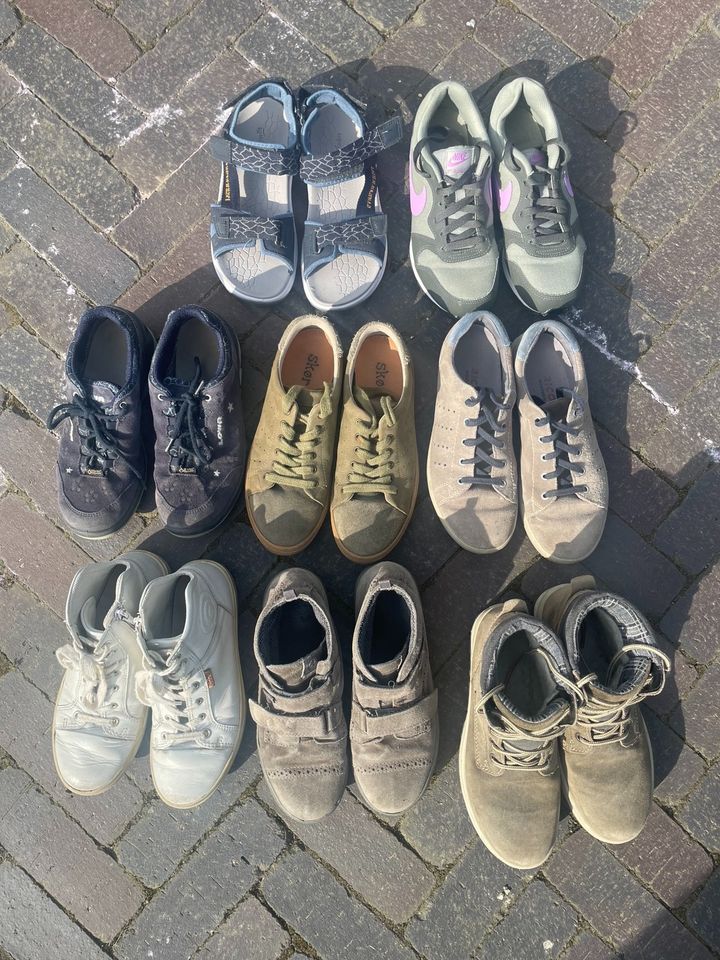 Kinderschuhe, Gr 35, 36, 37, 38, 8 Paar Schuhe in Leipzig