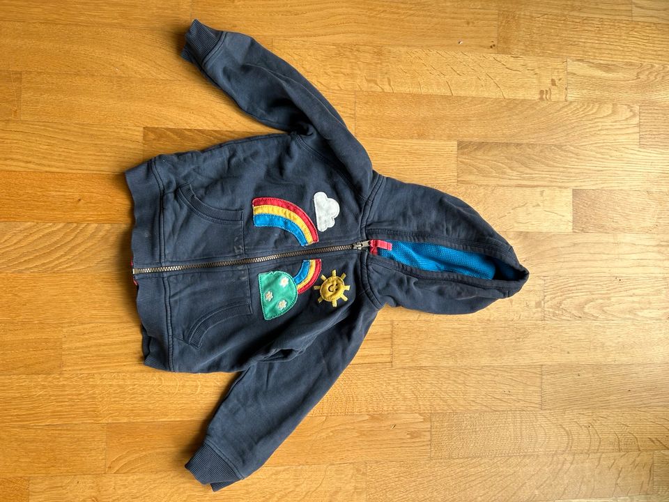 Jacken und Sweatshirts Gr.92-98 (5 Stück) in Düsseldorf