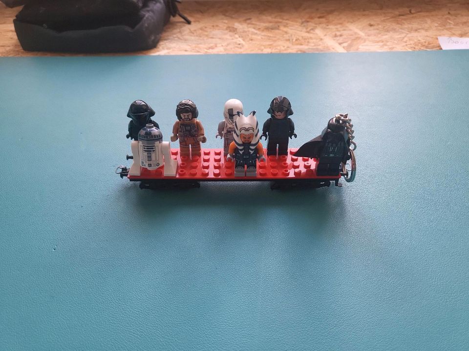 Märklin  Flachwagen mit Lego Figuren in Kierspe