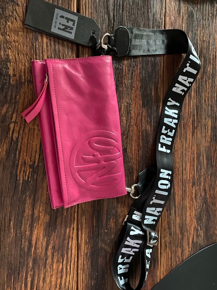 Freaky Nation Tasche pink 99,- neu Leder in Flensburg