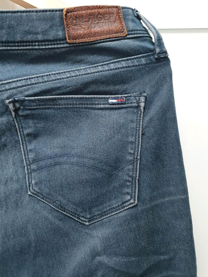 Tommy Hilfiger Jeans Gr W 28 L 32 in Berlin