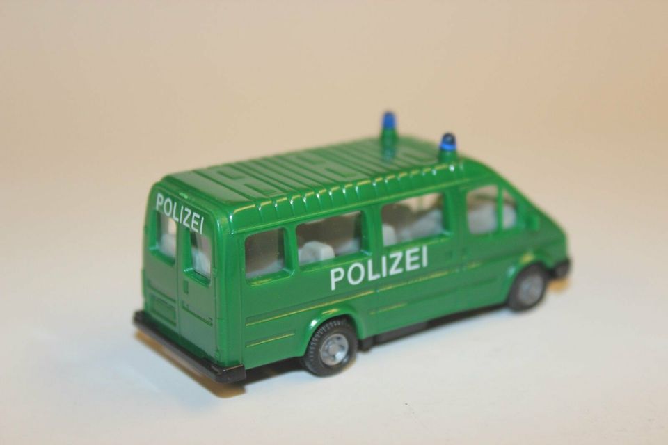 Praline 3710 Ford Transit Polizei 1:87 in Calw