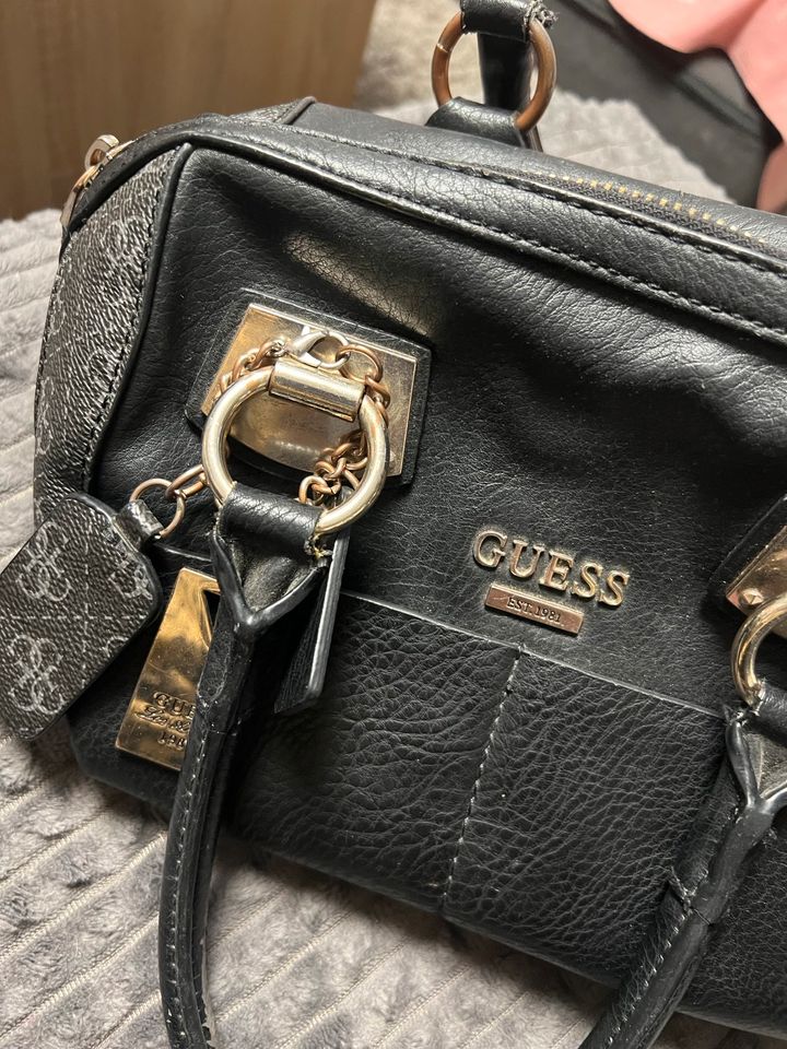 Tolle Handtasche Guess nur 18€ in Castrop-Rauxel