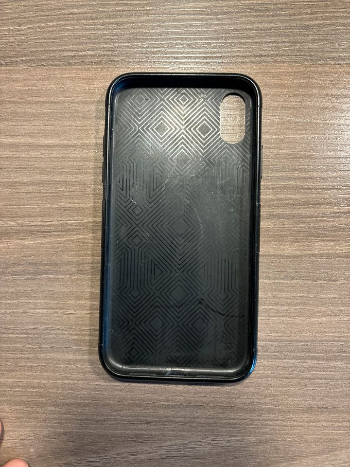 Iphone XR 128GB mit Panzerglas und Hülle (kleine Mängel) in Albertshofen