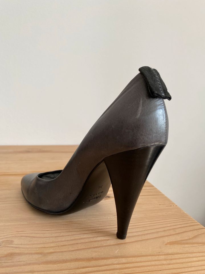 Skandinavischer Minimalismus: Pumps von Filippa K in Berlin