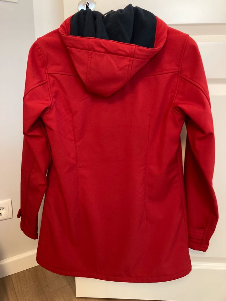 Softshelljacke von Derbe in rot in Großenwiehe