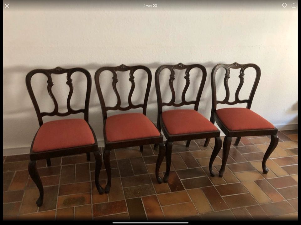 4 alte, neubezogene Esszimmer Stühle in Rösrath