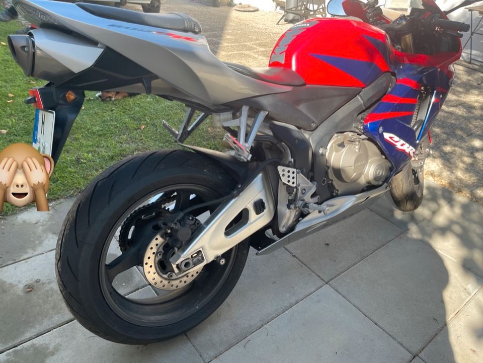 Honda CBR 600 RR - rot / silber - PC37 2005 - gut gewartet in Vierkirchen