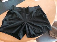 Kurze schwarze Hose in Größe 40/42 von Tchibo Mülheim - Köln Höhenhaus Vorschau