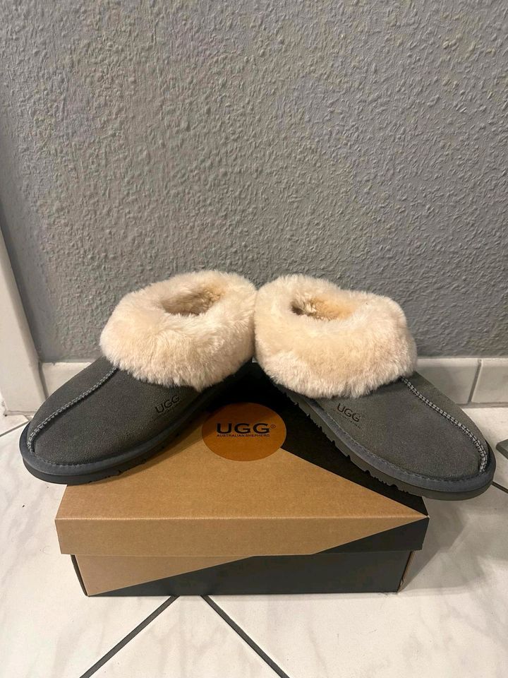 Neue UGG Hausschuhe in Ratingen