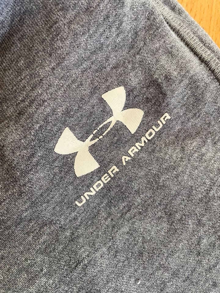 Top bequeme Jogginghose von Under Amour  158 in Berlin