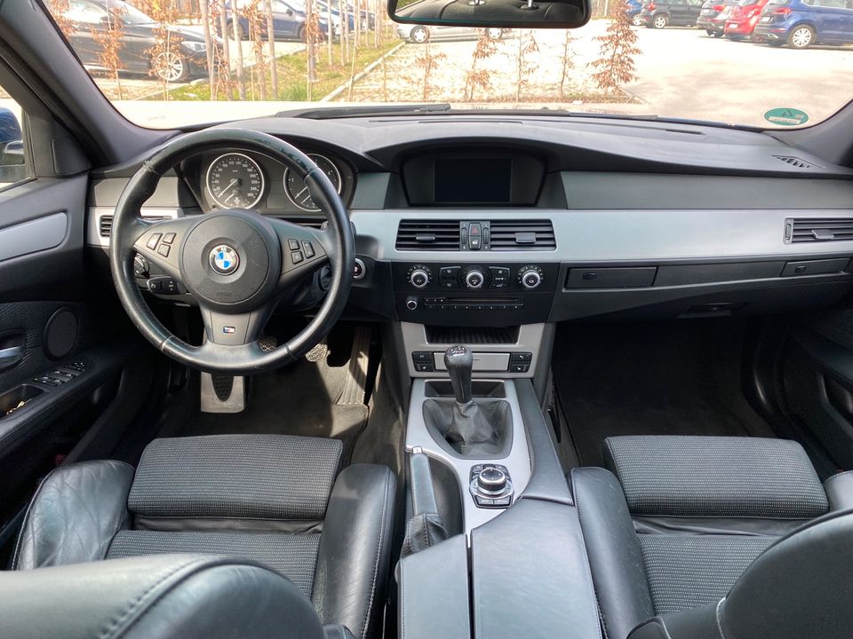 BMW 525d Touring Edition M-Sportpaket le-mans-blau Handschaltung in München