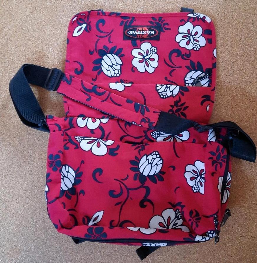 EASTPAK Authentic 811 Tasche Umhangetasche rot NEUWERTIG in Baden Wurttemberg Bietigheim Bissingen kleinanzeigen