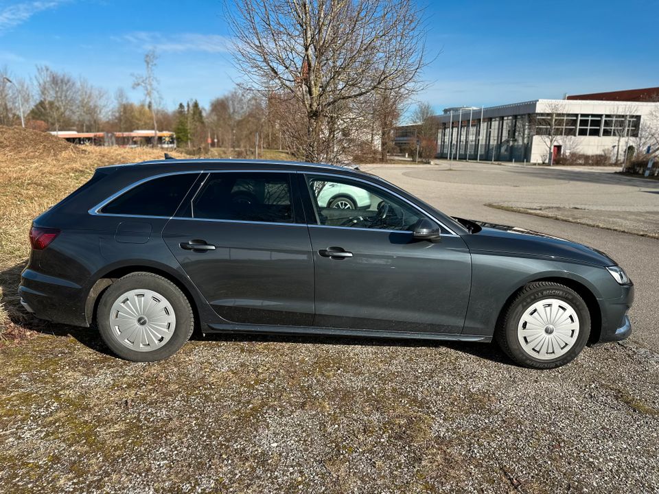 Audi A4 30 TDI S tronic Avant in Eiselfing