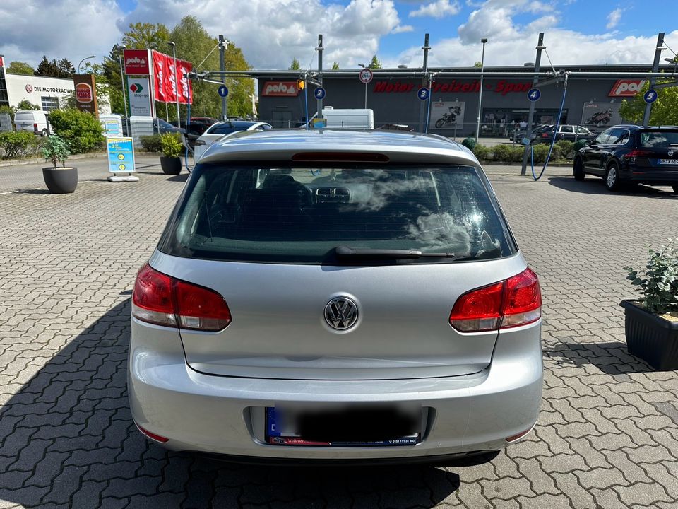 Volkswagen Golf 6 1.4 Neu TÜV Kupplung Neu gewechselt in Potsdam
