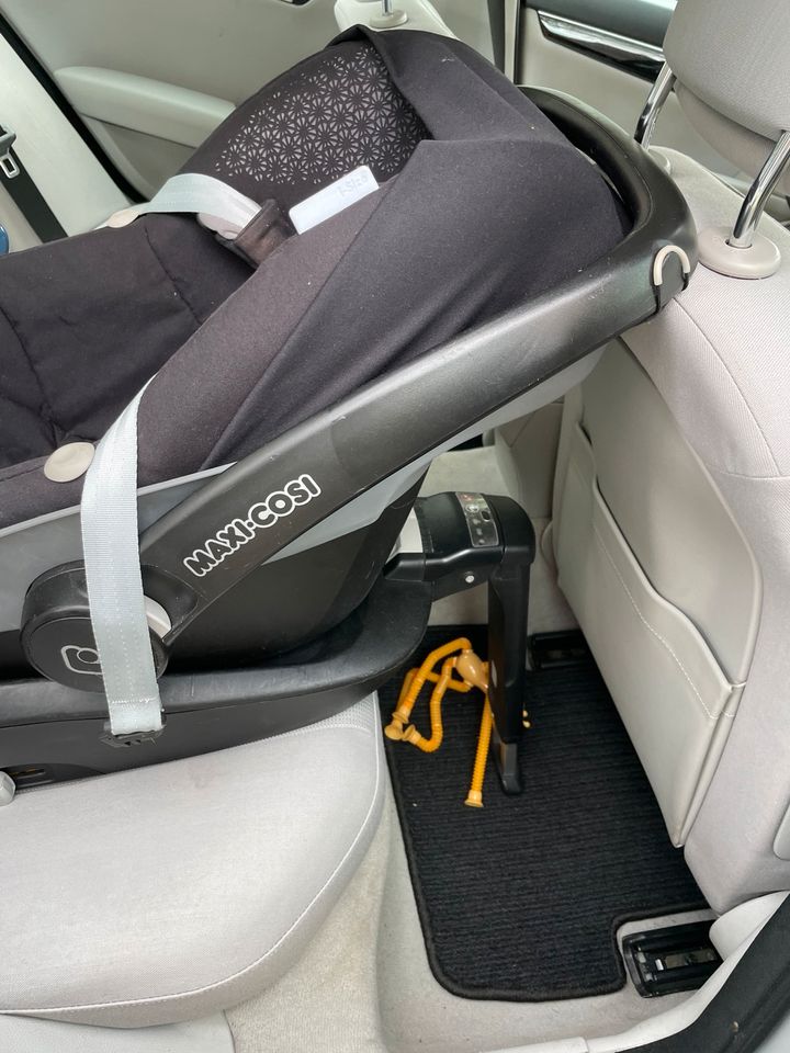 Babyschale Maxi Cosi Pebble Plus. inkl. Isofix in Dortmund