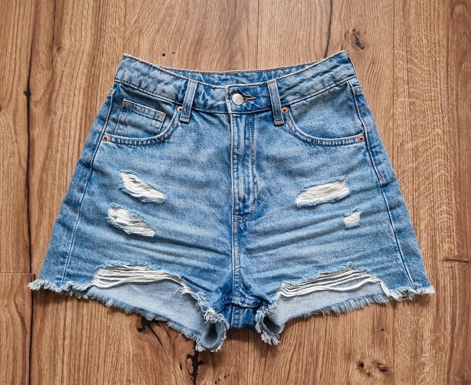 Jeansshorts Gr. 34 H&M in Möser